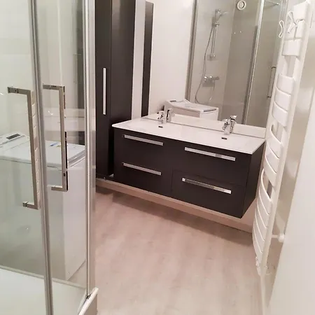 6 Personnes Au Pied Des Pistes Avec Balcon - Fr-1-516-2